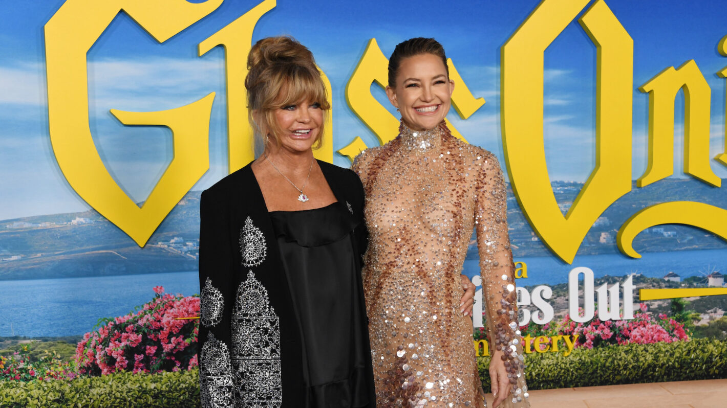 LOS ANGELES, CALIFORNIA - NOVEMBER 14: Goldie Hawn and Kate Hudson attend the premiere of 'Glass Onion: A Knives Out Mystery' at Academy Museum of Motion Pictures on November 14, 2022 in Los Angeles, California.