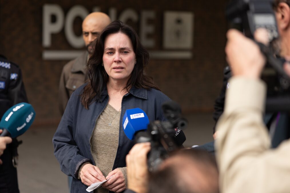 Picture Shows (L-R): DI Tommy Shah played by (VIVASH BHAI) and Eve Riser played by (JILL HALFPENNY)