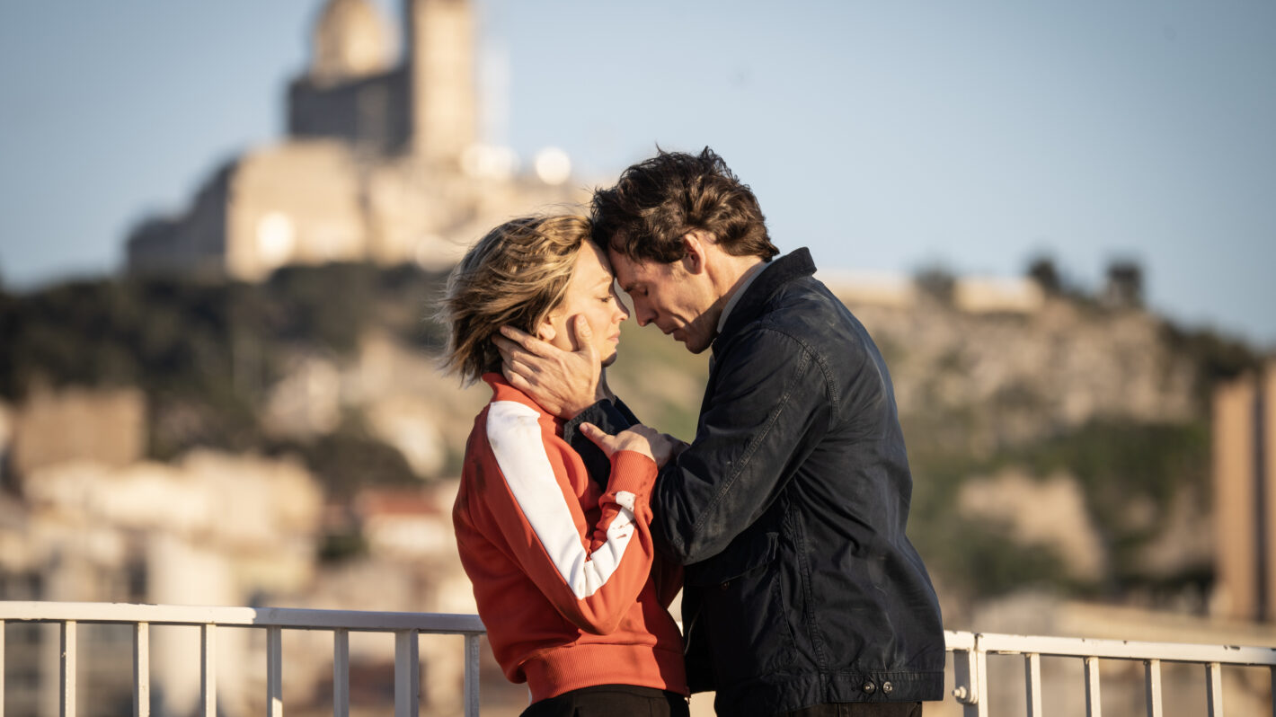 ‘Vanished’: First Look at Kaley Cuoco & Sam Claflin Thriller Revealed (PHOTOS)