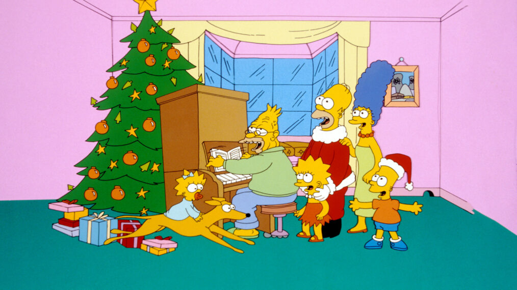 THE SIMPSONS, (from left): Maggie Simpson, Santa's Little Helper, Grandpa Abraham Simpson, Lisa Simpson, Homer Simpson, Marge Simpson, Bart Simpson, 'Simpsons Roasting on an Open Fire', (Season 1, pilot episode/ep. 101, aired Dec. 17, 1989), 1989-.