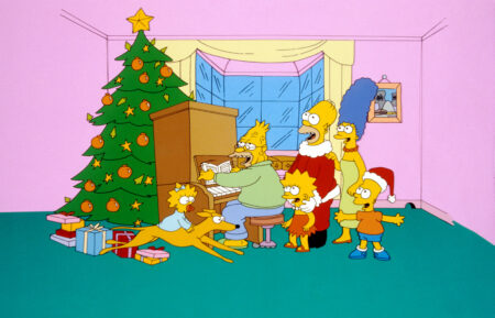THE SIMPSONS, (from left): Maggie Simpson, Santa's Little Helper, Grandpa Abraham Simpson, Lisa Simpson, Homer Simpson, Marge Simpson, Bart Simpson, 'Simpsons Roasting on an Open Fire', (Season 1, pilot episode/ep. 101, aired Dec. 17, 1989), 1989-.
