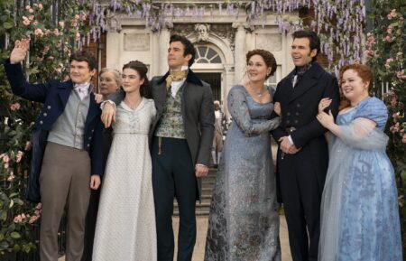 Will Tilston as Gregory Bridgerton, Florence Hunt as Hyacinth Bridgerton, Luke Thompson as Benedict Bridgerton, Ruth Gemmell as Lady Violet Bridgerton, Luke Newton as Colin Bridgerton, Nicola Coughlan as Penelope Featherington in episode 308 of Bridgerton.