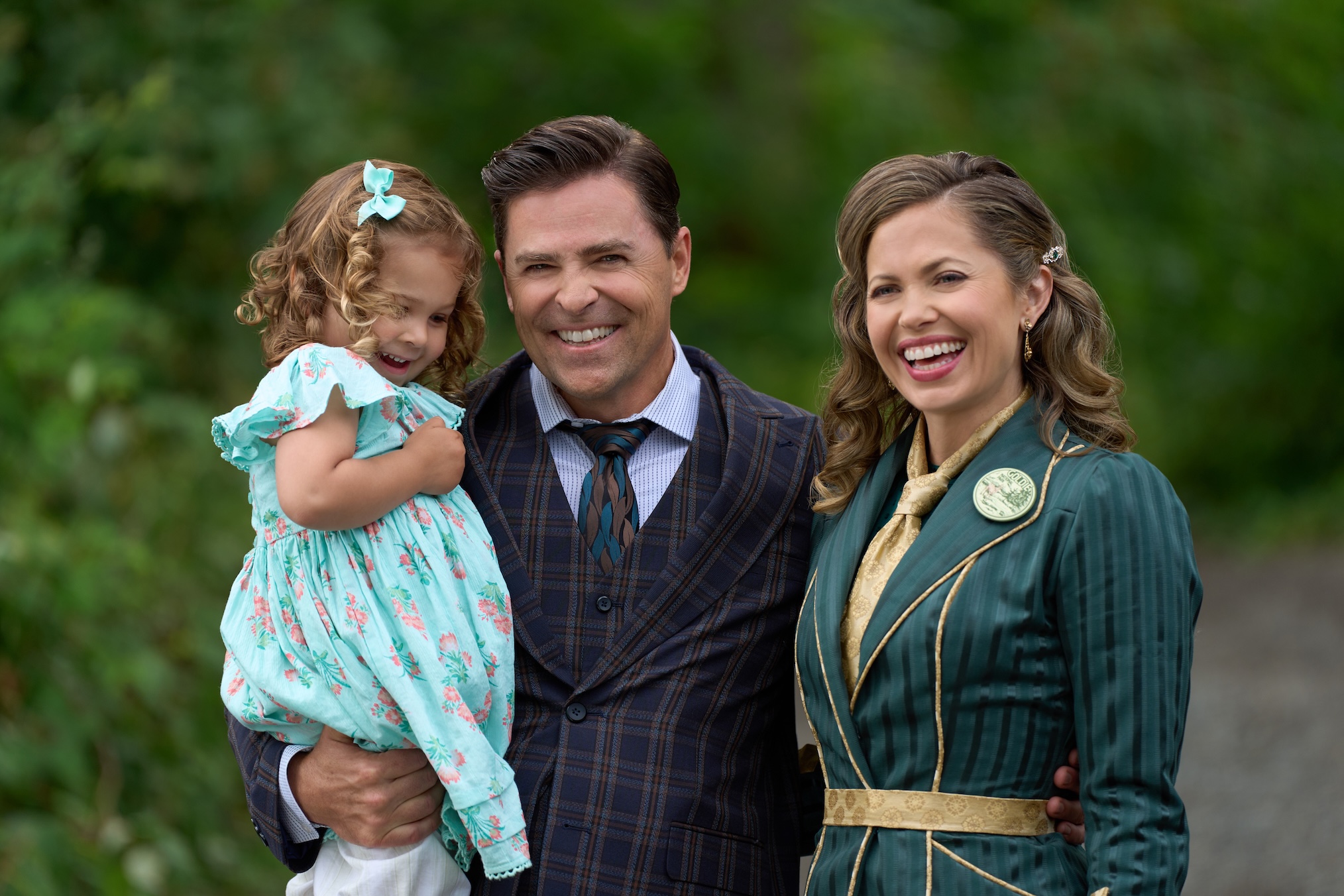 Kavan Smith, Pascale Hutton in 'When Calls the Heart' Season 13