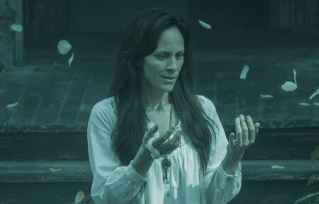Annabeth Gish as Deirdre Mayfair in 'Mayfair Witches' Season 1 Episode 2