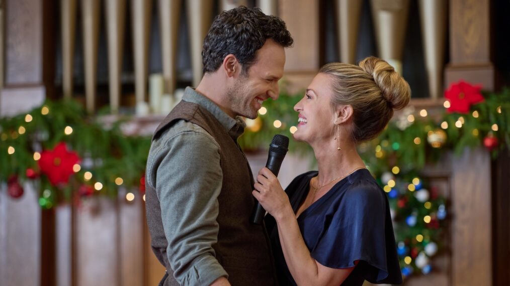 Jake Epstein, Brooke D'Orsay — 'Oy to the World'