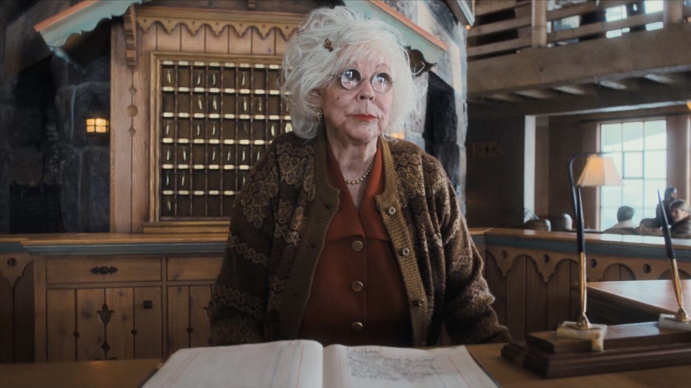 'Palm Royale': Vicki Lawrence Talks Reuniting With Carol Burnett & Developing Lottie's Accent