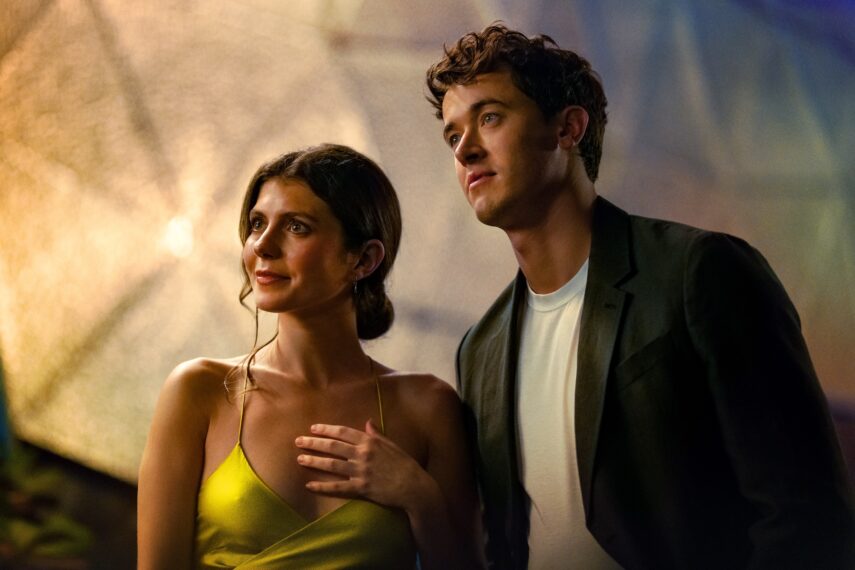 Emily Bader as Poppy and Tom Blyth as Alex in 'People We Meet on Vacation'