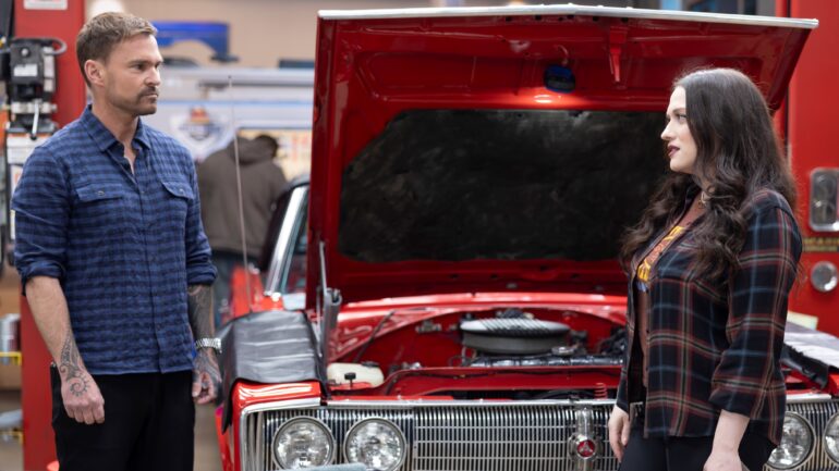 Riley (Kat Dennings) and Gabe (Seann William Scott) on "Shifting Gears" Season 2