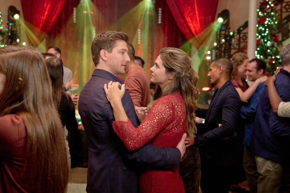 Daniel Lissing, Lyndsy Fonseca — 'Single on the 25th'