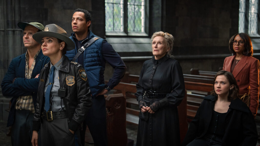 Andrew Scott, Mila Kunis, Daryl McCormack, Glenn Close, Kerry Washington and Cailee Spaeny in 'Wake Up Dead Man: A Knives Out Mystery'