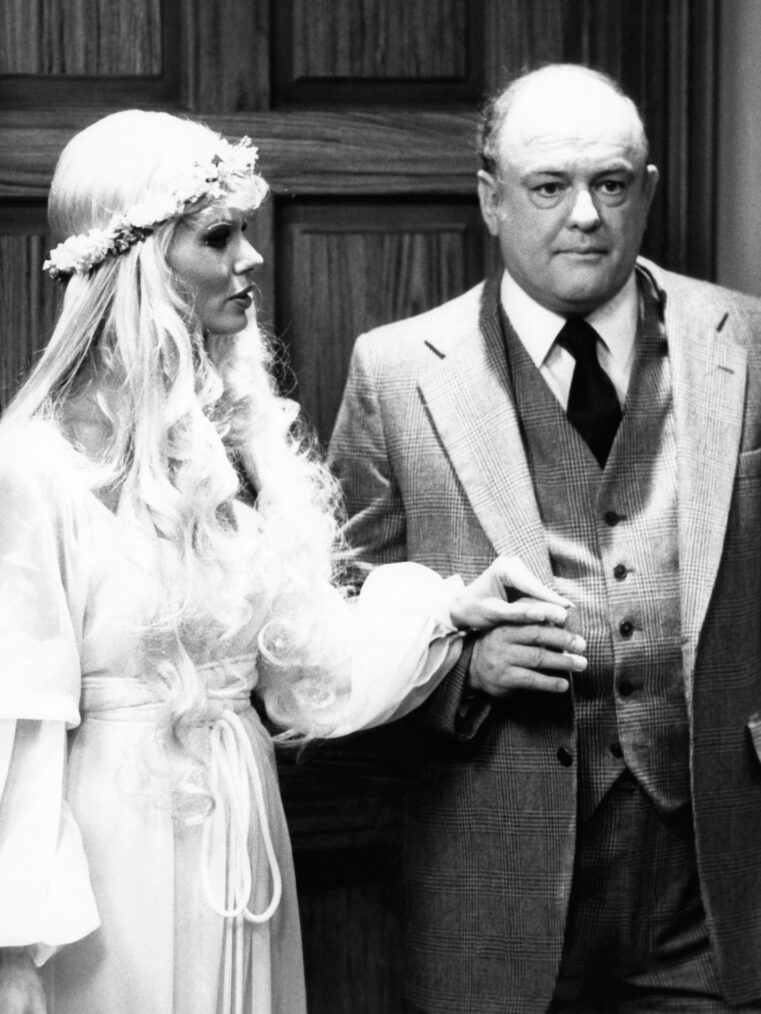 Loni Anderson as Jennifer Marlowe and Gordon Jump as Arthur Carlson in 'WKRP in Cincinnati'