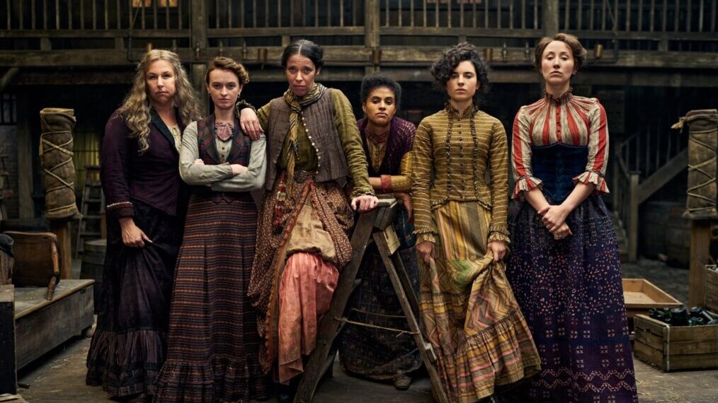 A Thousand Blows/Season 2. (L to R) Hannah Walters as Eliza, Darci Shaw as Alice, Erin Doherty as Mary in A Thousand Blows. Cr. Robert Viglasky/Disney+ © 2025.