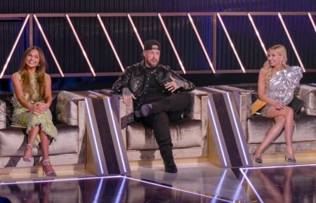 Star Search Live. (L to R) Chrissy Teigen, Jelly Roll, Sarah Michelle Gellar in episode 101 in Star Search Live. Cr. Courtesy of Netflix © 2026