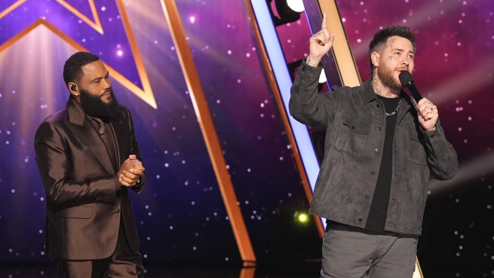Star Search Live. (L to R) Anthony Anderson, Bear Bailey in episode 102 of Star Search Live. Cr. Kit Karzen/Netflix © 2026
