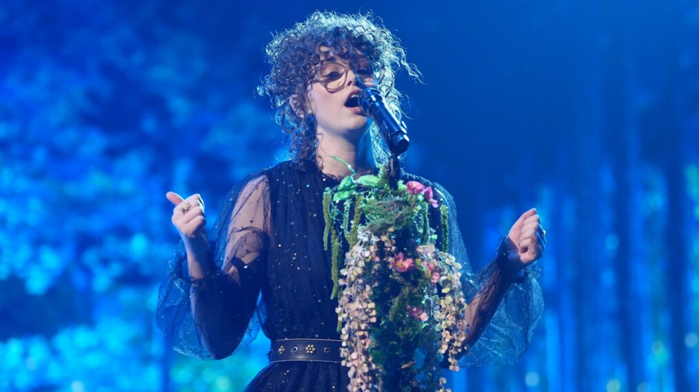 Star Search Live. Episode 104. Sophia Saylor in Star Search Live. Cr. Kit Karzen/Netflix © 2026