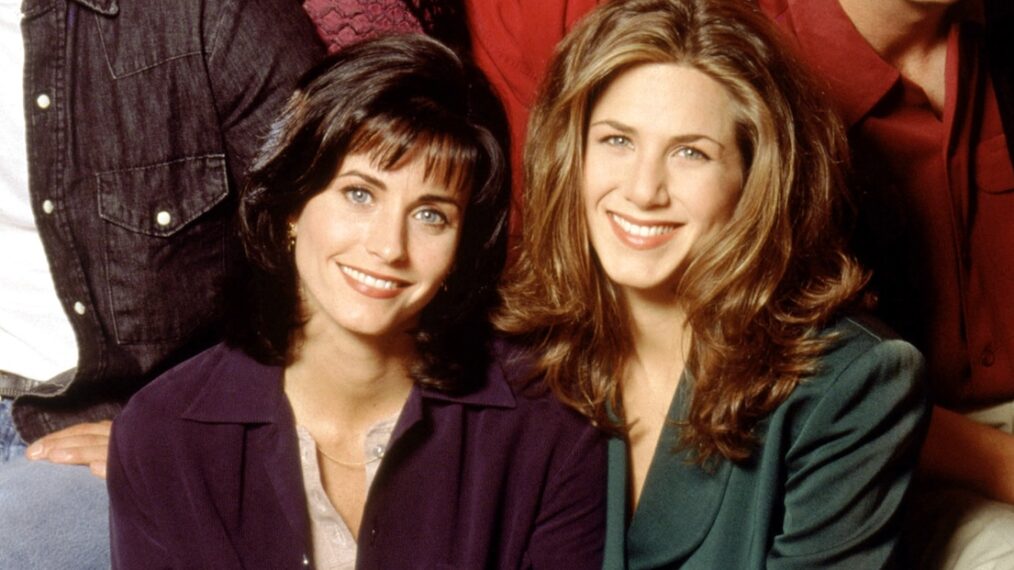 Jennifer Aniston and Courteney Cox in 'Friends'