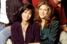 'Friends': Jennifer Aniston & Courteney Cox Reunite for Unexpected Video
