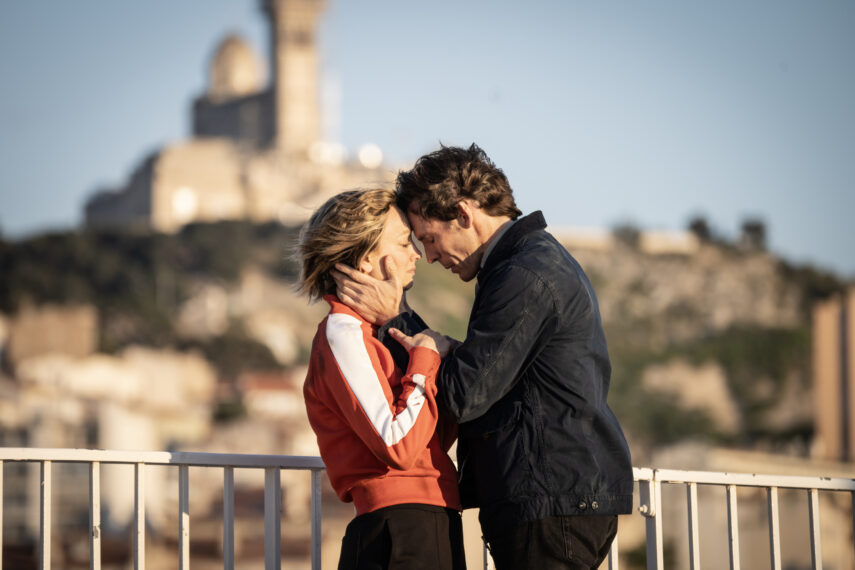Kaley Cuoco as Alice Monroe, Sam Claflin as Tom Parker