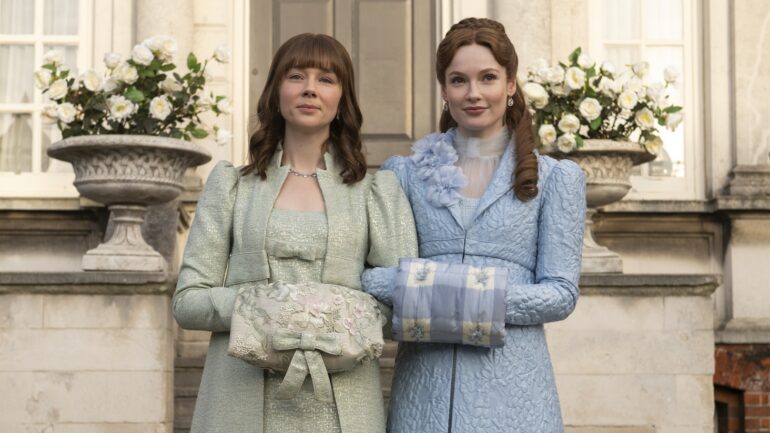 Claudia Jessie as Eloise Bridgerton, Hannah Dodd as Francesca Bridgerton in 'Bridgerton' Season 4