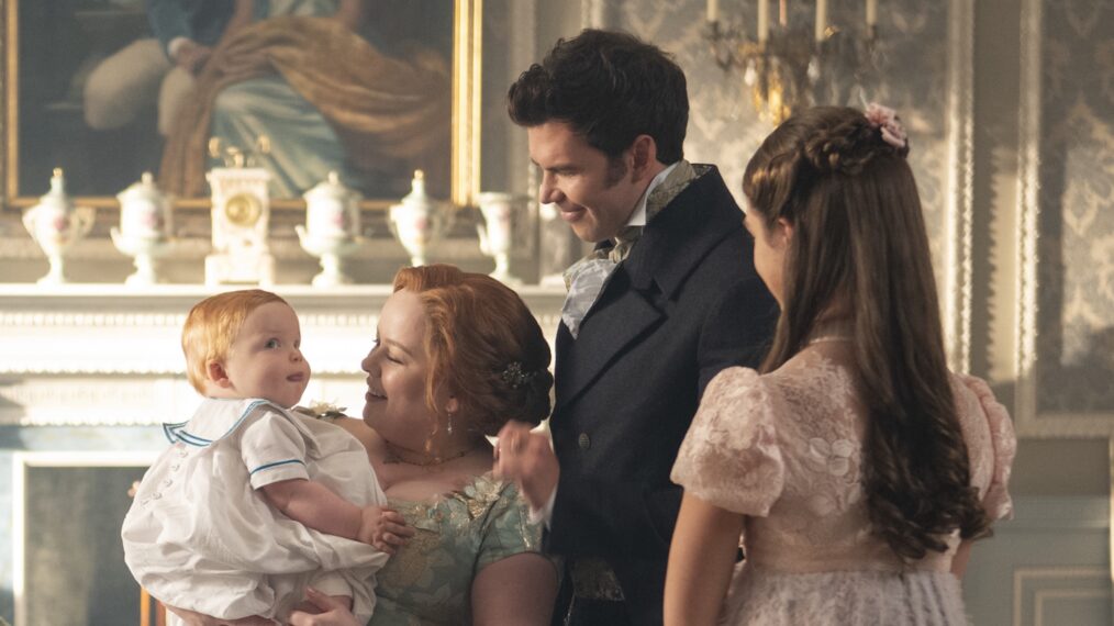 Nicola Coughlan as Penelope Featherington, Luke Thompson as Benedict Bridgerton, Florence Hunt as Hyacinth Bridgerton in episode 401 of Bridgerton.