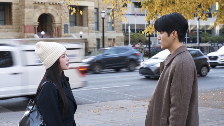 Can This Love Be Translated? (L to R) Go Youn-jung as Cha Mu-hee / Do Ra-mi, Kim Seon-ho as Joo Ho-jin in Can This Love Be Translated?