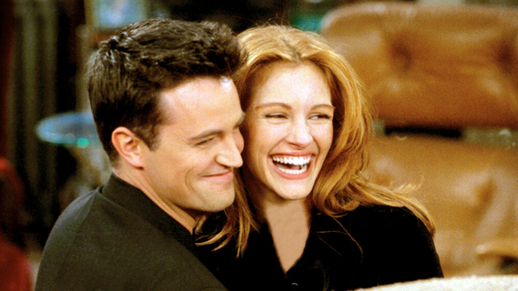 Matthew Perry as Chandler Bing and Julia Roberts as Susie Moss in 'Friends'