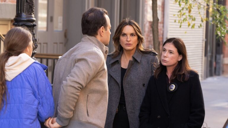 Mariska Hargitay as Capt. Olivia Benson, Maura Tierney as Lieutenant Jessica Brady — 'Law & Order' Crossover Episode With 'SVU' 