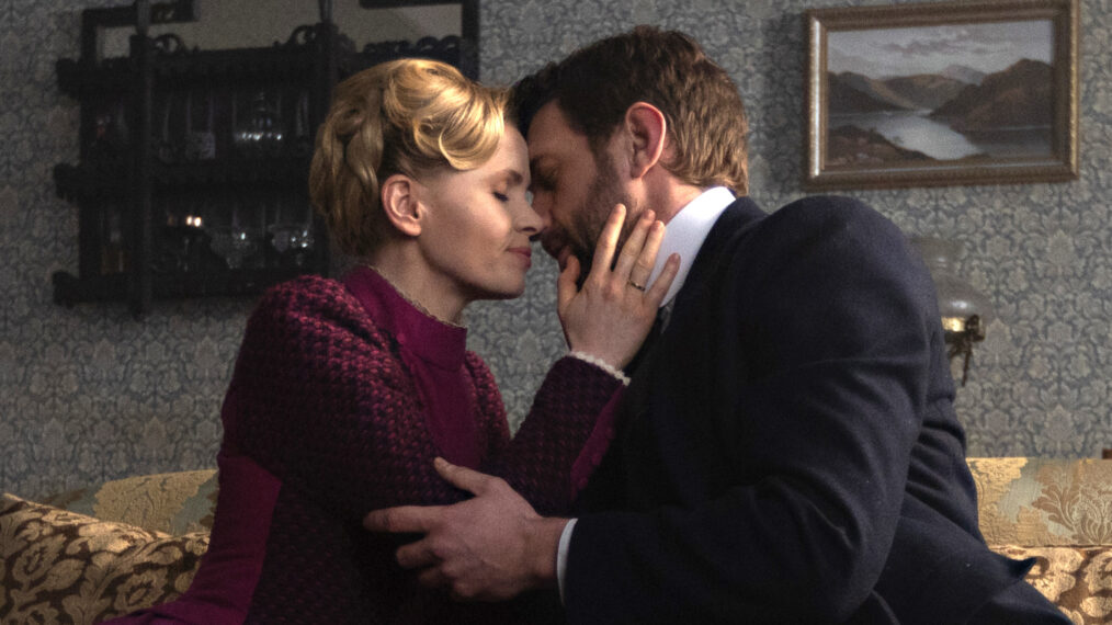 Eliza Scarlet (Kate Phillips), Alexander Blake (Tom Durant-Pritchard) in 'Miss Scarlet' Season 6 Episode 5