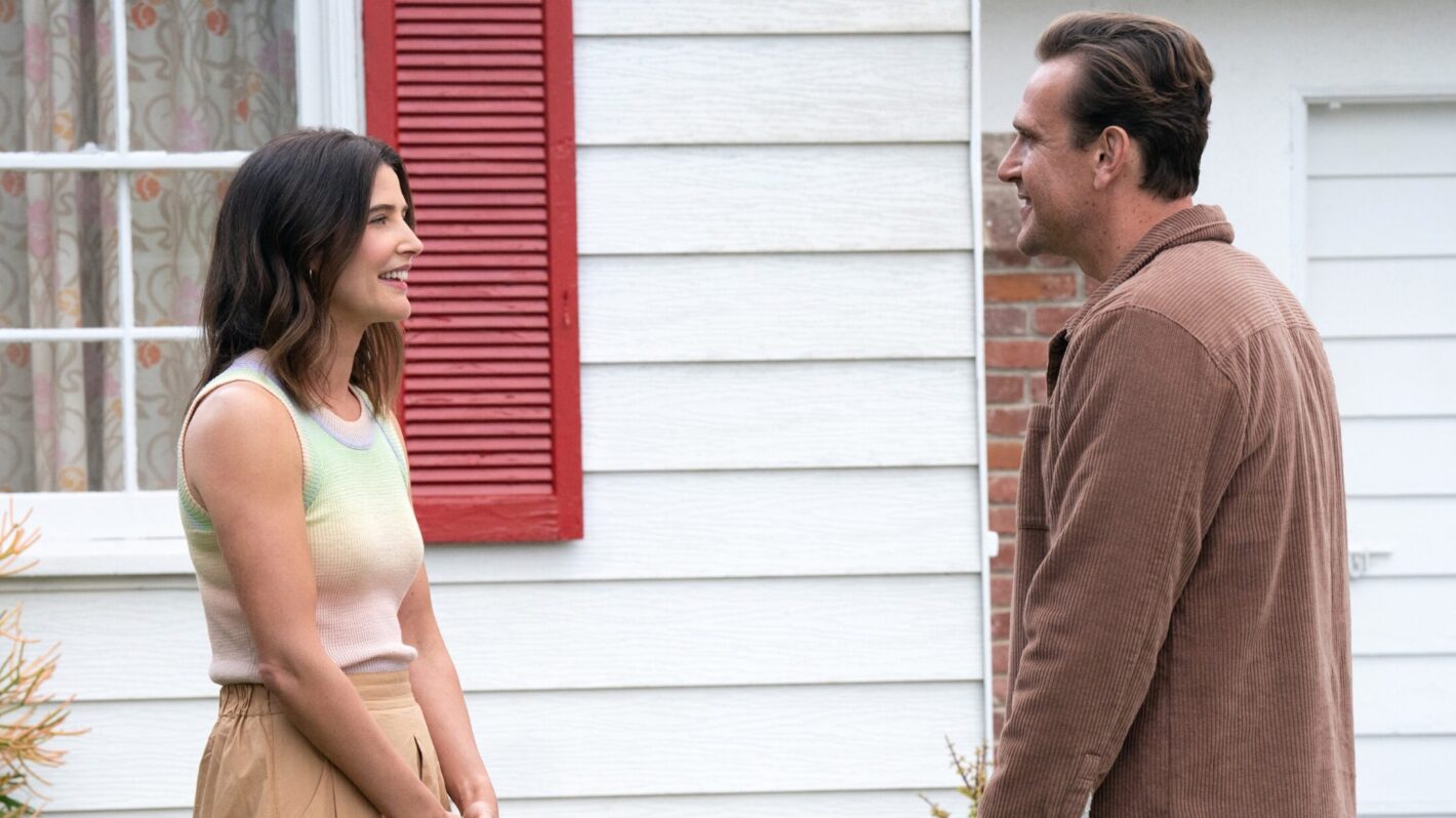 Jason Segel and Cobie Smulders in 'Shrinking'