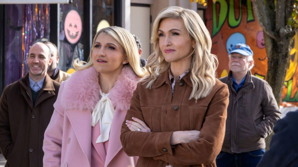 Annaleigh Ashford as Jolene, Jenn Lyon as Courteney Potter in 'Stumble' Season 1 Episode 8