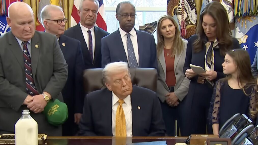 CNN Medical Expert Says Trump ‘Needs to Be Evaluated’ After ‘Not Normal’ Oval Office Moment