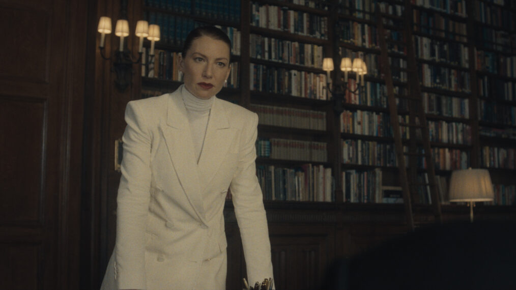 The Beauty -- 'Beautiful Brothers' -- Season 1, Episode 8 (Airs Wed, Feb 25) -- Pictured: Ari Graynor as Dr. Diana Starling. CR: FX