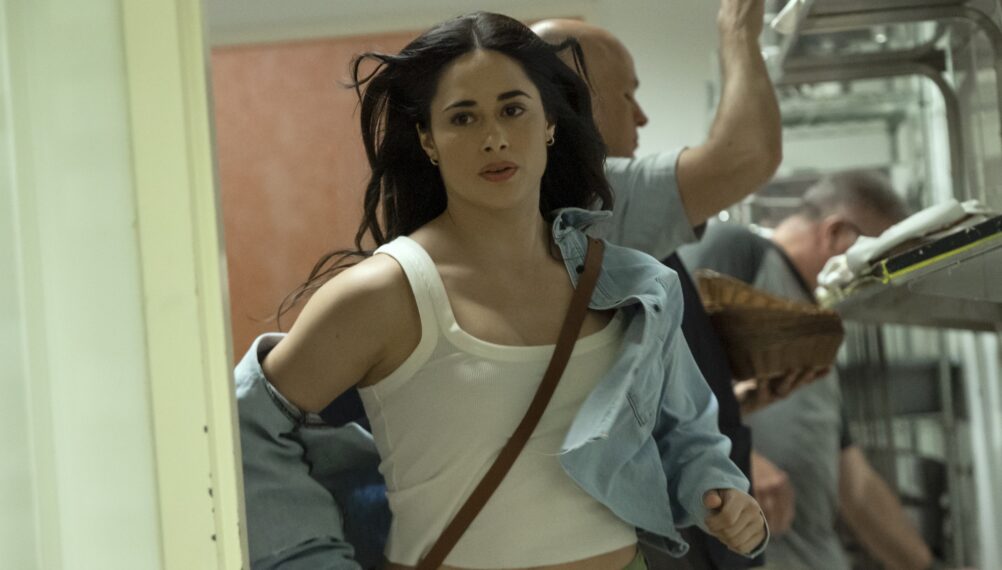Rebecca Luz (Jeanine Mason) Cross Season 2 - 204