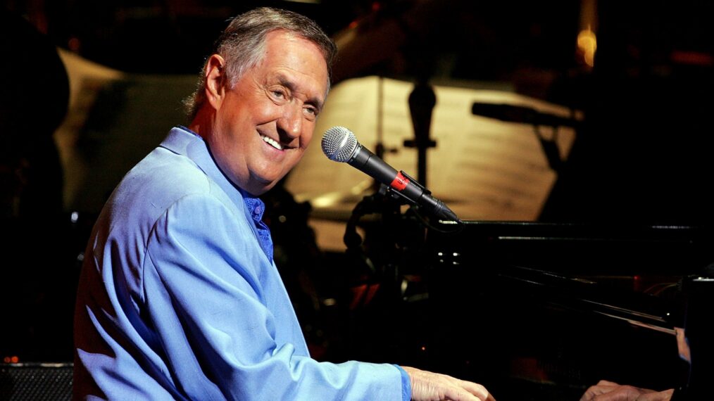SYDNEY, AUSTRALIA - MAY 09: Singer Neil Sedaka performs with the Sydney Symphony Orchestra on stage at the Sydney Opera House on May 9, 2008 in Sydney, Australia. (Photo by Lisa Maree Williams/Getty Images)