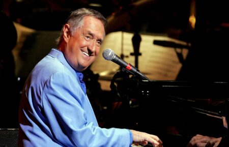 SYDNEY, AUSTRALIA - MAY 09: Singer Neil Sedaka performs with the Sydney Symphony Orchestra on stage at the Sydney Opera House on May 9, 2008 in Sydney, Australia. (Photo by Lisa Maree Williams/Getty Images)