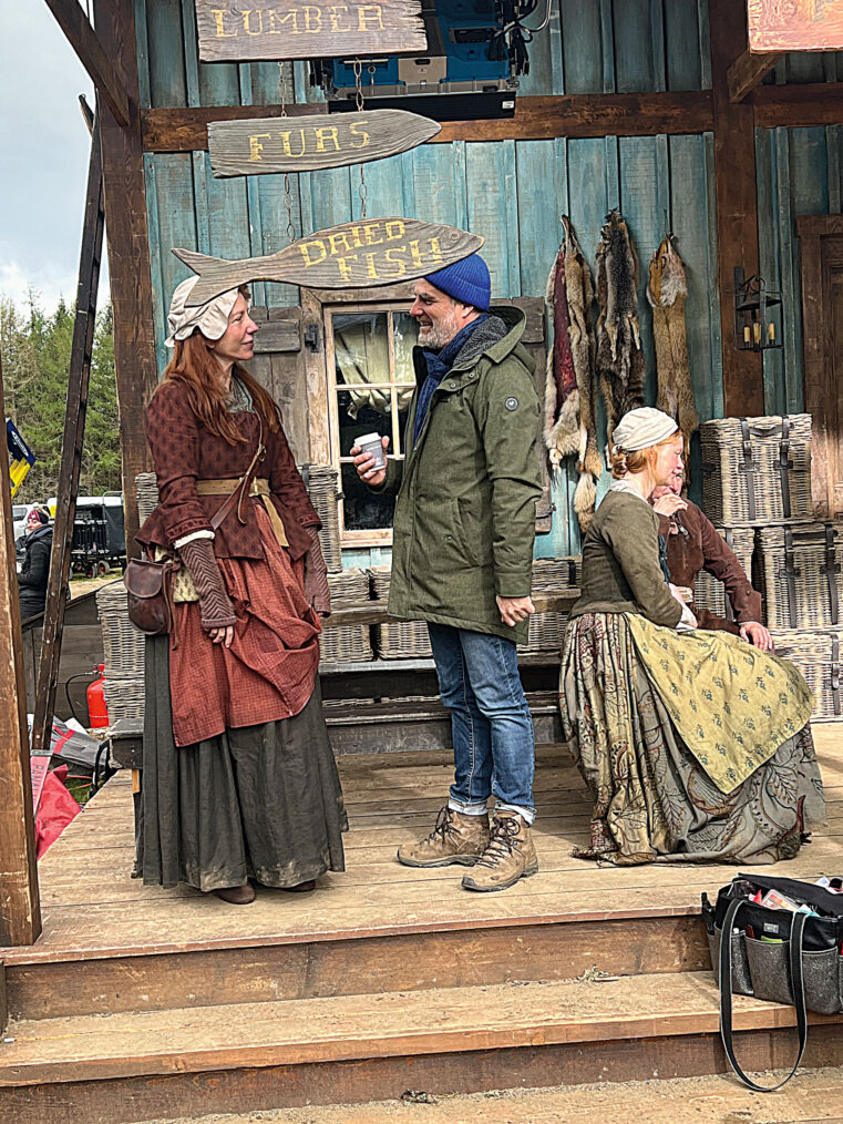 Outlander, taking direction from Matthys, Hahn