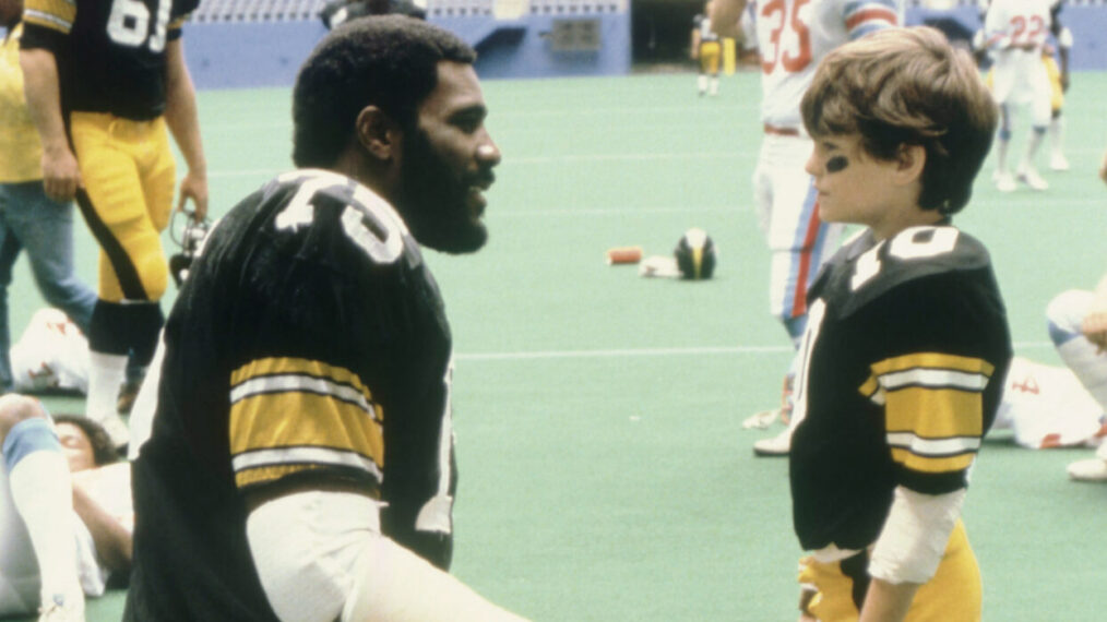 THE STEELER AND THE PITTSBURGH KID, (from left): 'Mean' Joe Greene, Henry Thomas, 1981. © NBC / Courtesy: Everett Collection