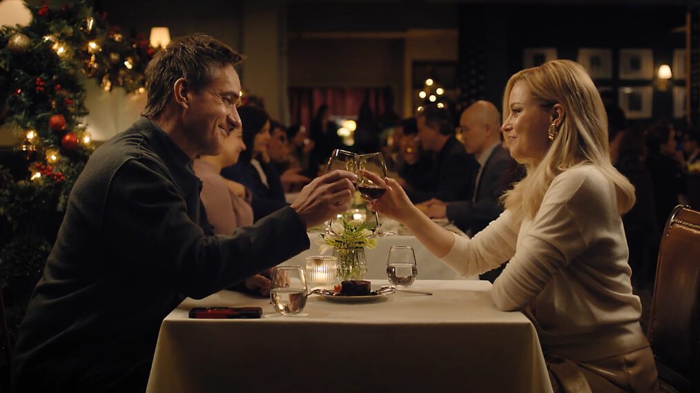 THE MINIATURE WIFE -- -- Pictured: (l-r) Matthew Macfadyen as Les, Elizabeth Banks as Lindy -- (Photo by: Peacock)