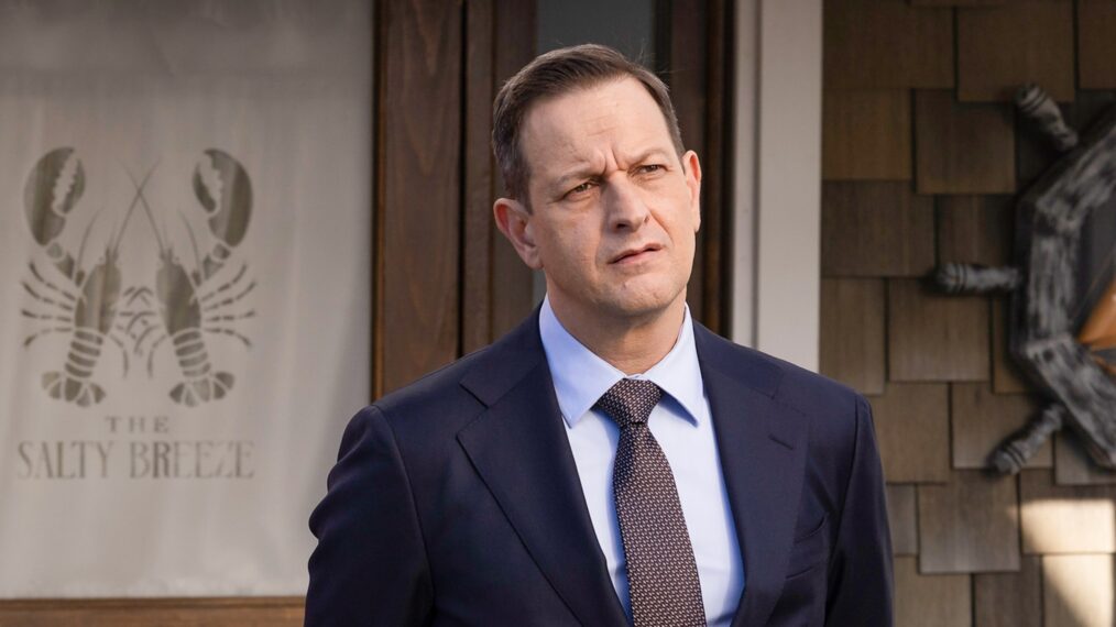 Josh Charles as Martin —'Best Medicine' Season 1 Episode 4 'All the World's Ablaze'