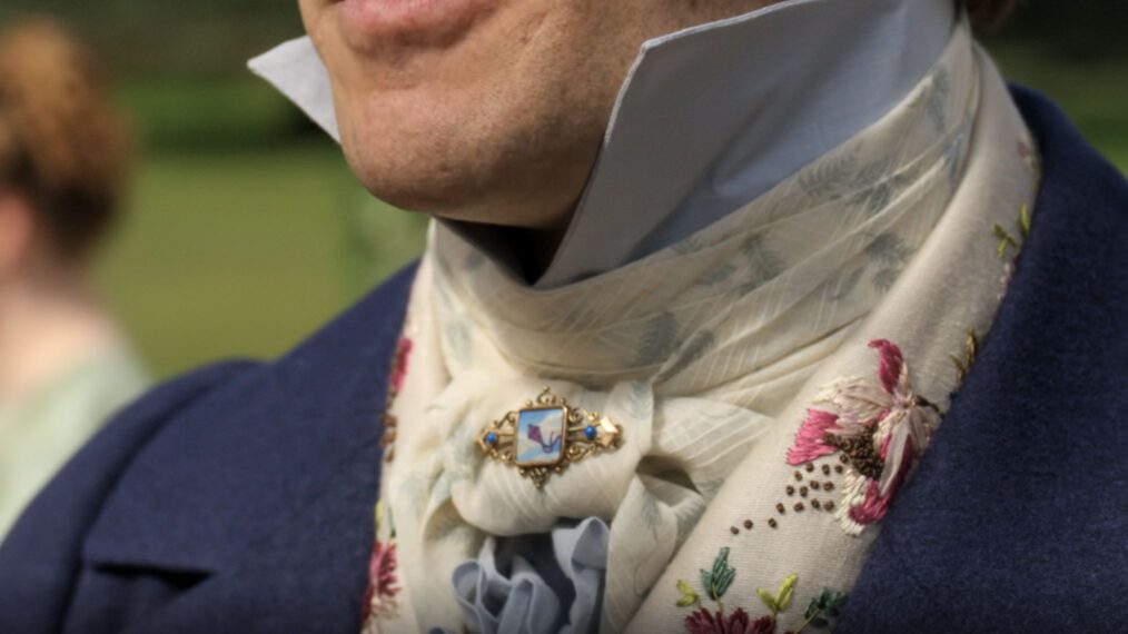 Luke Thompson wears Benedict's wedding tie pin in 'Bridgerton' Season 4