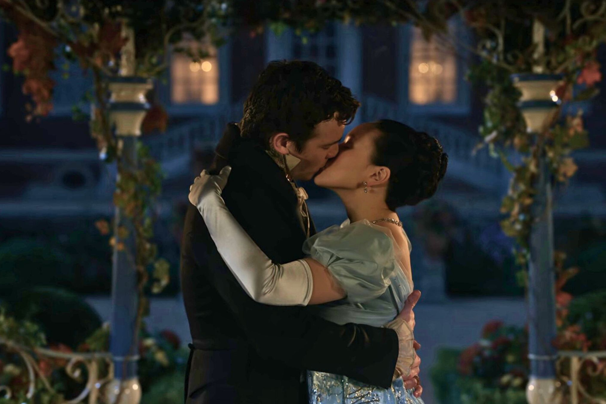 Luke Thompson and Yerin Ha in 'Bridgerton' Season 4