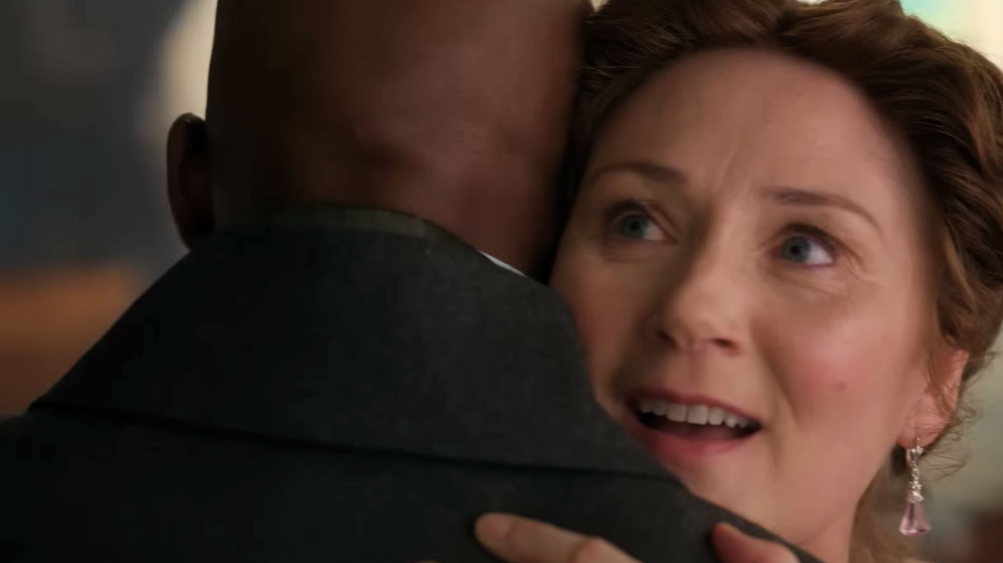 Daniel Francis and Ruth Gemmell in 'Bridgerton' Season 4