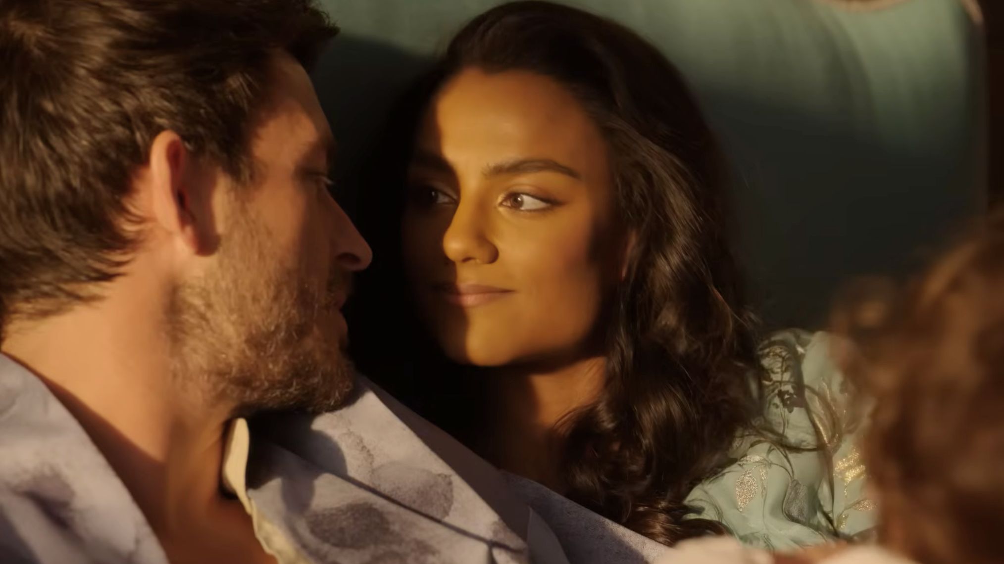 Jonathan Bailey and Simone Ashley in 'Bridgerton' Season 4