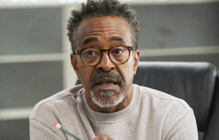 Tim Meadows in 'DMV'