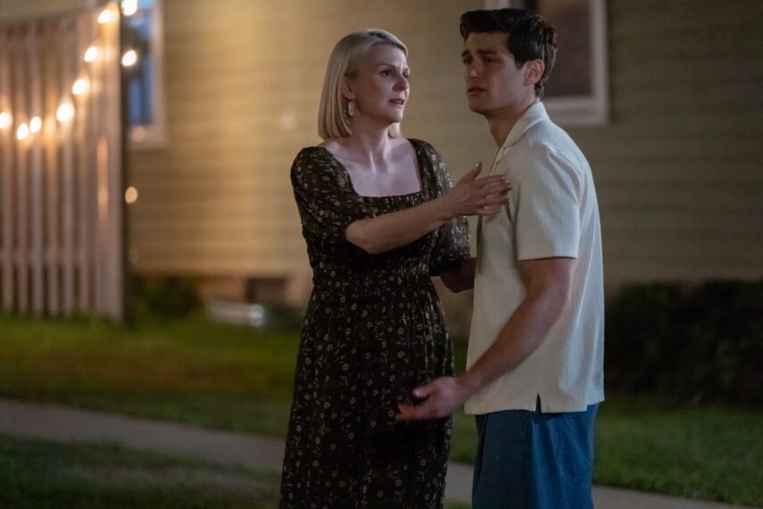 Asher Angel and Jennifer Robertson as Sean and his mom in 'Kissing is the Easy Part'