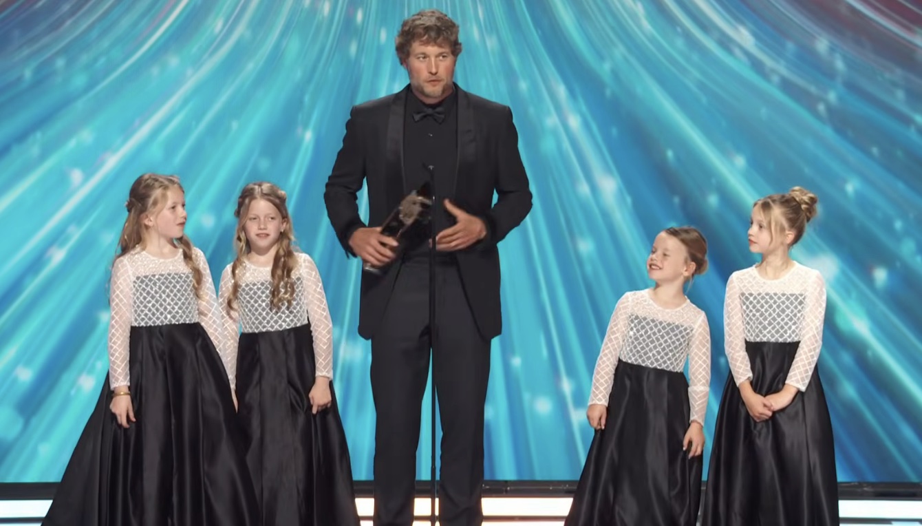 Matthew Stafford and his daughters
