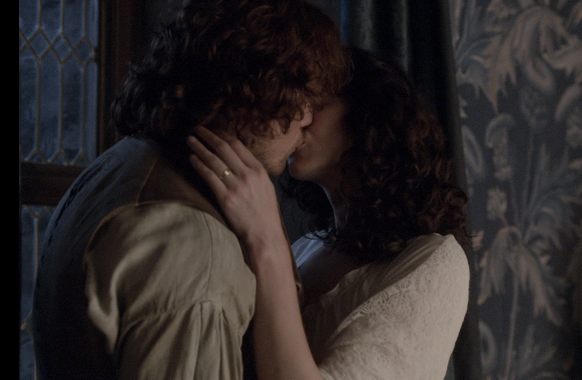 Jamie and Claire kiss in Outlander Season 1 Episode 12
