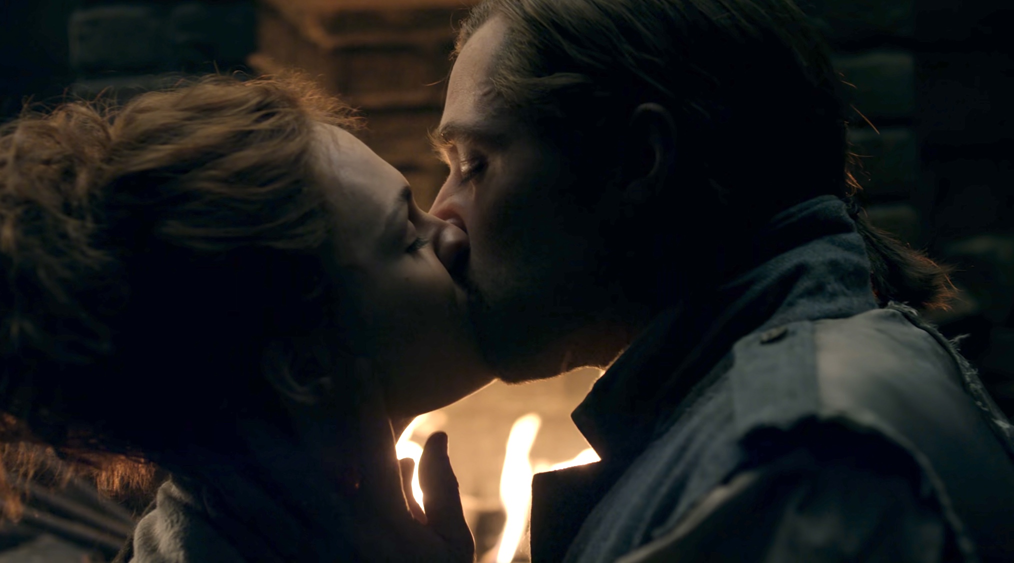 Roger and Bri kiss in 'Outlander' Season 4 episode 8