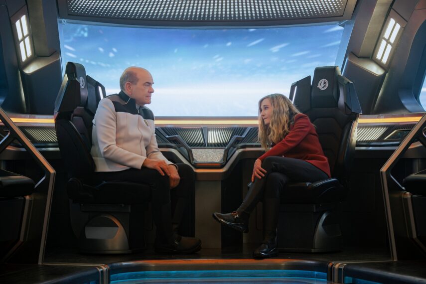 Robert Picardo as The Doctor and Holly Hunter as Captain Nahla Ake in season 1, episode 8, of Star Trek: Starfleet Academy