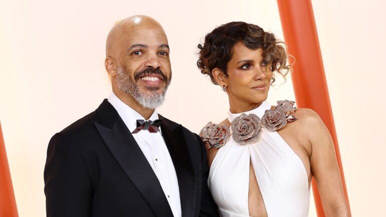 Van Hunt and Halle Berry attend the 95th Annual Academy Awards on March 12, 2023 in Hollywood, California.
